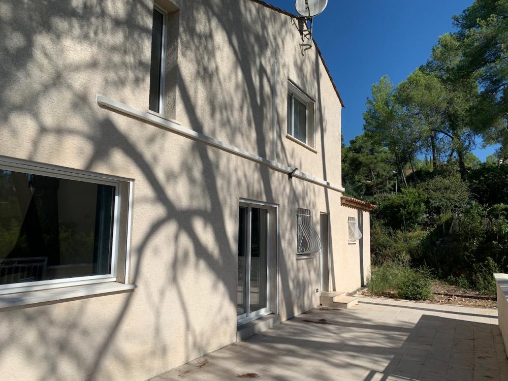 Saint Clément-de-Rivière : villa récente disponible de suite. Bail de 1 an