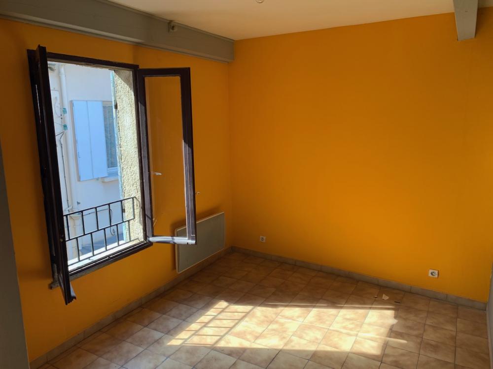 Lunel centre historique : maison de 5 pièces