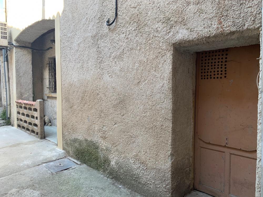 Lunel centre historique : maison de 5 pièces