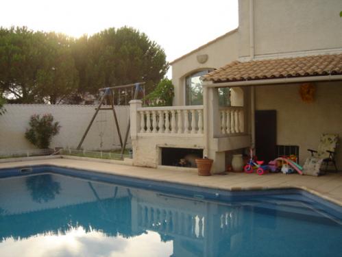 PRES DE MONTPELLIER, LAVERUNE: VILLA MEUBLEE AVEC PISCINE