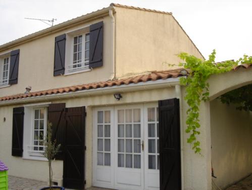 PRES DE MONTPELLIER, LAVERUNE: VILLA MEUBLEE AVEC PISCINE