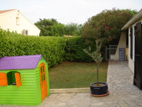 PRES DE MONTPELLIER, LAVERUNE: VILLA MEUBLEE AVEC PISCINE