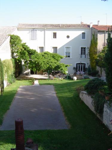 Gigean : maison de ma�tre de 1880 avec grand jardin