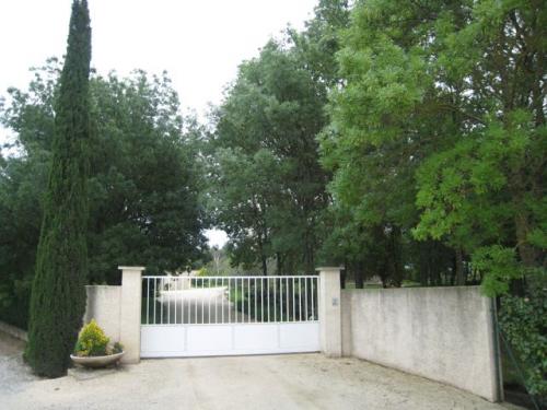 Fabr�gues : maison ancienne avec piscine, � louer � la semaine