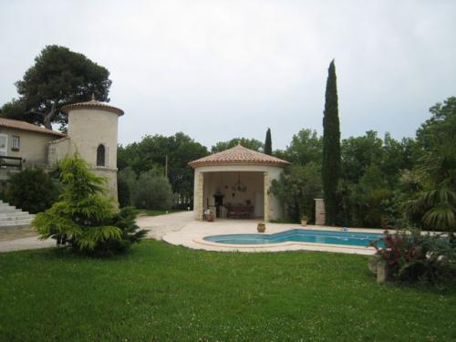 Fabr�gues : maison ancienne avec piscine, � louer � la semaine