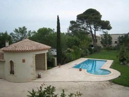 Fabr�gues : maison ancienne avec piscine, � louer � la semaine