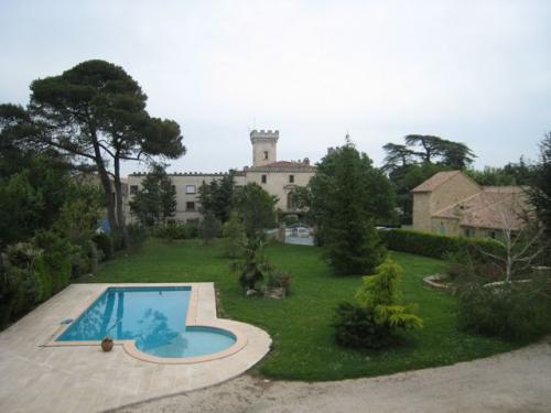 Fabr�gues : maison ancienne avec piscine, � louer � la semaine
