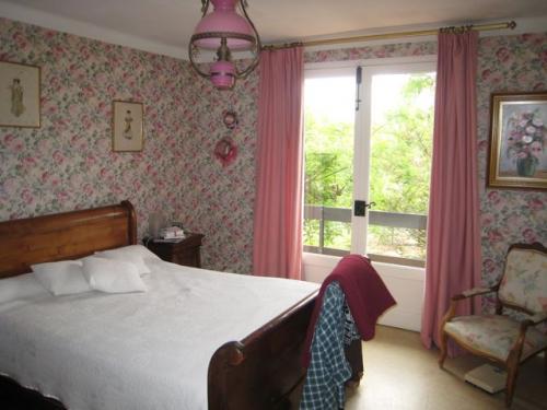 Fabr�gues : maison ancienne avec piscine, � louer � la semaine