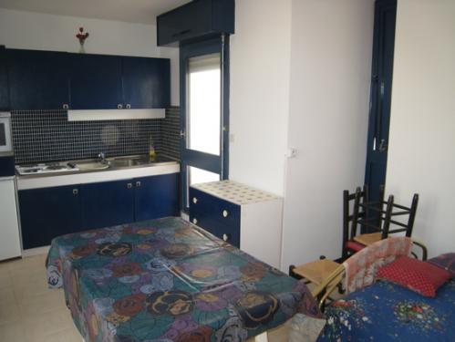 Carnon-Plage : beau studio vue port et mer, avec patio en dernier �tage