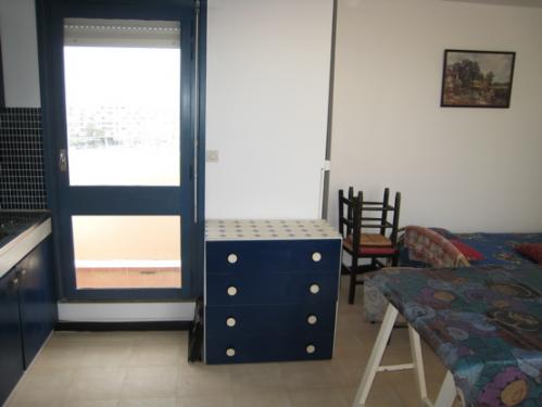 Carnon-Plage : beau studio vue port et mer, avec patio en dernier �tage