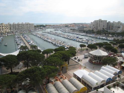 Carnon-Plage : beau studio vue port et mer, avec patio en dernier �tage