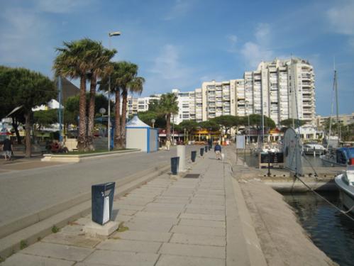 Carnon-Plage : beau studio vue port et mer, avec patio en dernier �tage