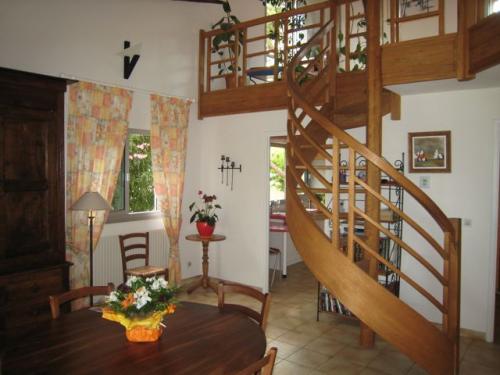 PIGNAN, � 8 km Ouest de Monbtpellier, belle villa � louer en saisonnier