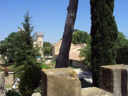 Fabr�gues : maison ancienne avec piscine, � louer � la semaine