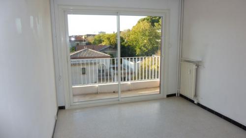 MONTPELLIER CHAMBERTE, T3 RENOVE  IMPECCABLE LIBRE 