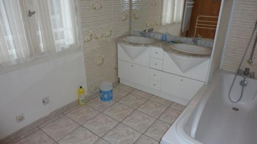 PRES DE MONTPELLIER, LAVERUNE: VILLA MEUBLEE AVEC PISCINE