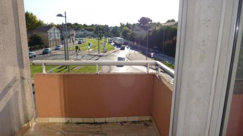 Montpellier - Castelnau : T2, pr�s tram 2 (arr�t de Gaulle)
