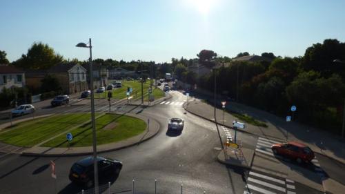 Montpellier - Castelnau : T2, pr�s tram 2 (arr�t de Gaulle)